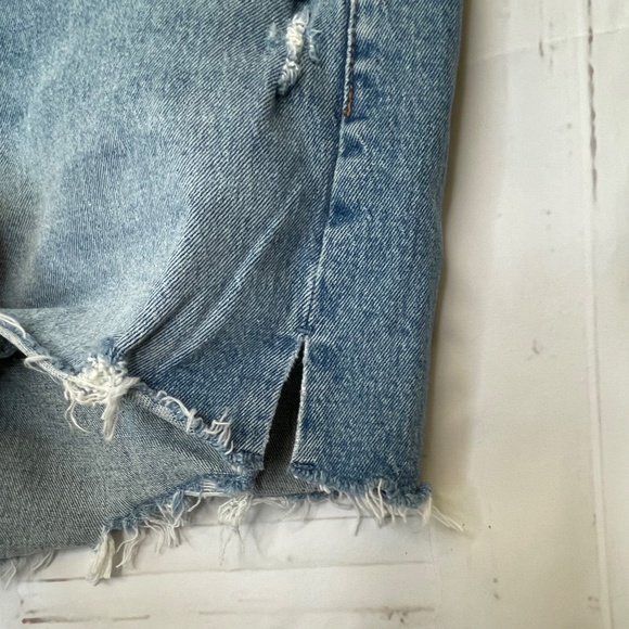 Abercrombie & Fitch Womens High Rise Distress Jean The Mom Shorts Sz. 24 37 - Picture 3 of 16